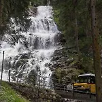 Bijoux Mit Blick Auf Blüemlisalp Kiental