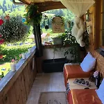 Bijoux Mit Blick Auf Blüemlisalp Kiental