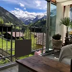 Bijoux Mit Blick Auf Blüemlisalp * Kiental