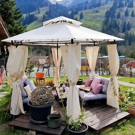 Bijoux Mit Blick Auf Blueemlisalp Kiental