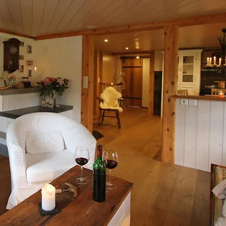 Bijoux Mit Blick Auf Blueemlisalp * Kiental