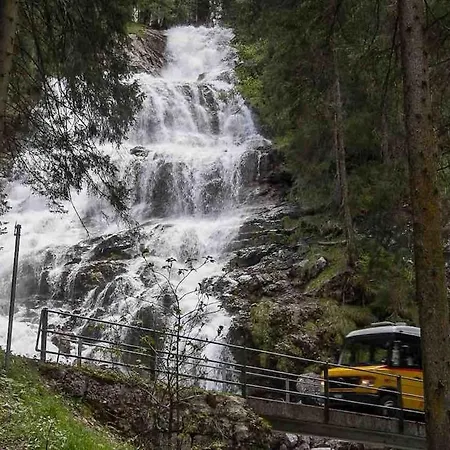 Bijoux Mit Blick Auf Blüemlisalp Kiental