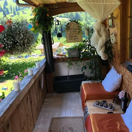 Bijoux Mit Blick Auf Blueemlisalp Kiental