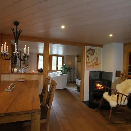 Bijoux Mit Blick Auf Blueemlisalp Kiental