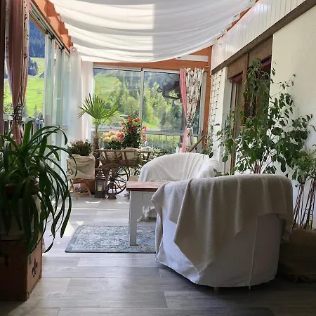 Bijoux Mit Blick Auf Blueemlisalp Kiental