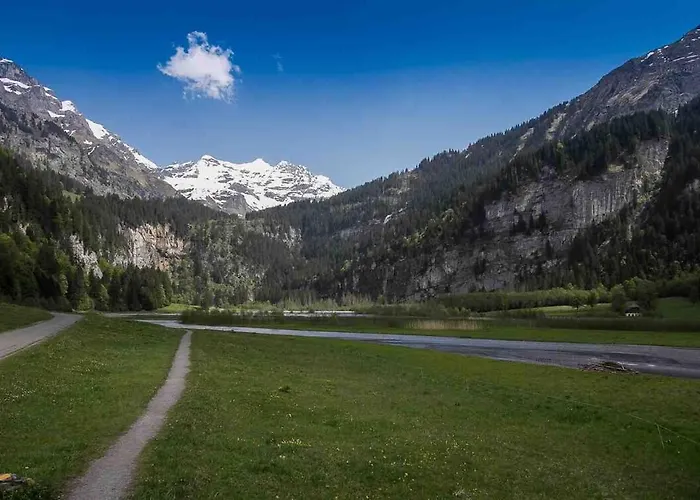 Bijoux Mit Blick Auf Blüemlisalp * Kiental