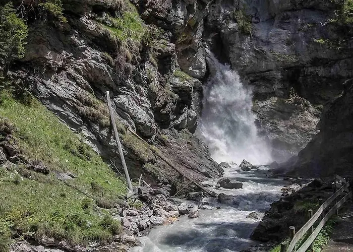 Bijoux Mit Blick Auf Blüemlisalp *