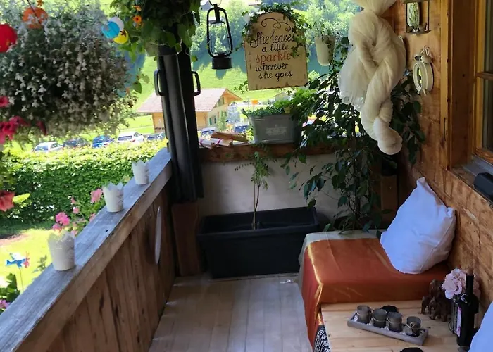 Bijoux Mit Blick Auf Blüemlisalp Kiental